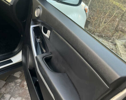 Білий Cанг Йонг Korando, об'ємом двигуна 2 л та пробігом 140 тис. км за 9000 $, фото 9 на Automoto.ua
