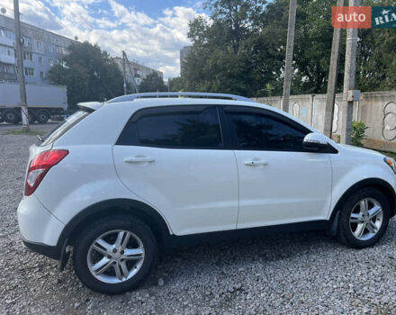 Білий Cанг Йонг Korando, об'ємом двигуна 2 л та пробігом 150 тис. км за 10500 $, фото 2 на Automoto.ua