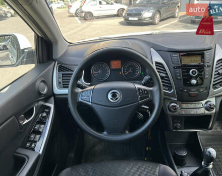 Білий Cанг Йонг Korando, об'ємом двигуна 2 л та пробігом 109 тис. км за 9500 $, фото 18 на Automoto.ua