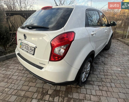 Белый Cанг Йонг Корандо, объемом двигателя 2 л и пробегом 141 тыс. км за 9100 $, фото 2 на Automoto.ua