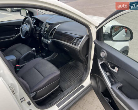 Білий Cанг Йонг Korando, об'ємом двигуна 2 л та пробігом 109 тис. км за 9500 $, фото 11 на Automoto.ua