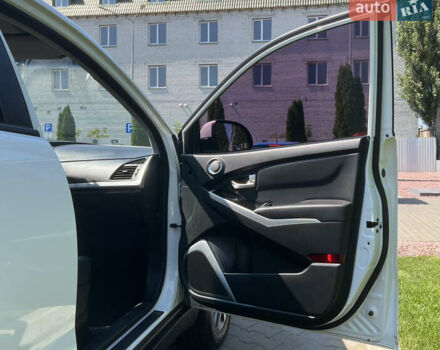 Білий Cанг Йонг Korando, об'ємом двигуна 2.2 л та пробігом 115 тис. км за 11900 $, фото 49 на Automoto.ua
