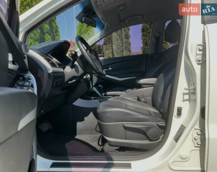 Білий Cанг Йонг Korando, об'ємом двигуна 2.2 л та пробігом 115 тис. км за 11900 $, фото 24 на Automoto.ua