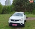 Белый Cанг Йонг Корандо, объемом двигателя 2.2 л и пробегом 112 тыс. км за 12000 $, фото 1 на Automoto.ua