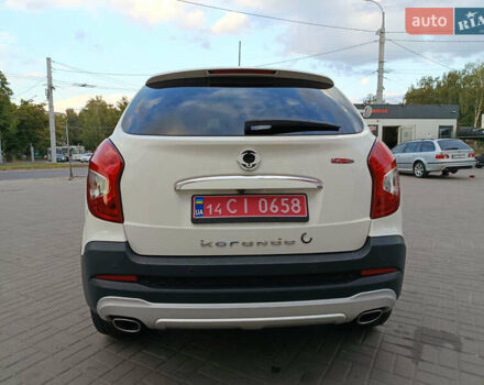 Білий Cанг Йонг Korando, об'ємом двигуна 2.2 л та пробігом 162 тис. км за 14400 $, фото 17 на Automoto.ua
