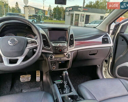 Білий Cанг Йонг Korando, об'ємом двигуна 2.2 л та пробігом 162 тис. км за 14400 $, фото 24 на Automoto.ua