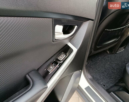Білий Cанг Йонг Korando, об'ємом двигуна 2.2 л та пробігом 162 тис. км за 14400 $, фото 22 на Automoto.ua