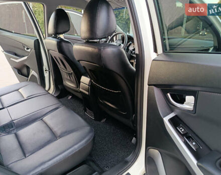 Білий Cанг Йонг Korando, об'ємом двигуна 2.2 л та пробігом 162 тис. км за 14400 $, фото 29 на Automoto.ua