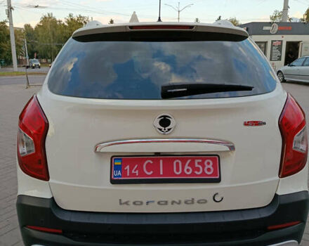 Білий Cанг Йонг Korando, об'ємом двигуна 2.2 л та пробігом 162 тис. км за 14400 $, фото 18 на Automoto.ua