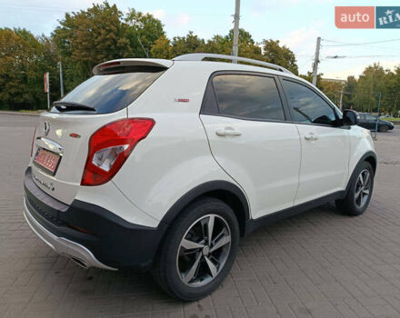 Білий Cанг Йонг Korando, об'ємом двигуна 2.2 л та пробігом 162 тис. км за 14400 $, фото 5 на Automoto.ua