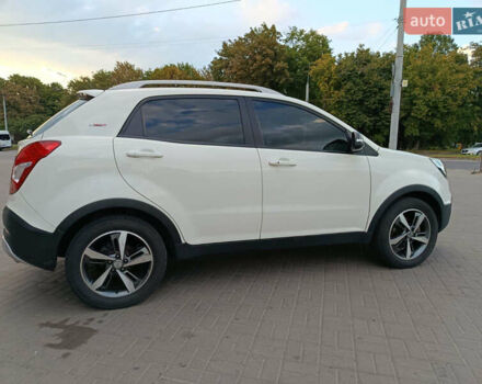Білий Cанг Йонг Korando, об'ємом двигуна 2.2 л та пробігом 162 тис. км за 14400 $, фото 4 на Automoto.ua