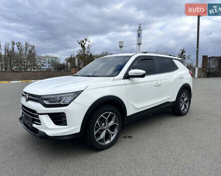 Белый Cанг Йонг Корандо, объемом двигателя 1.5 л и пробегом 79 тыс. км за 16500 $, фото 6 на Automoto.ua