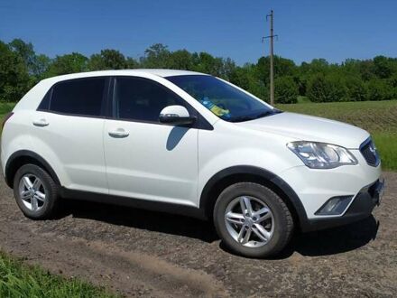 Білий Cанг Йонг Korando, об'ємом двигуна 2 л та пробігом 152 тис. км за 9300 $, фото 1 на Automoto.ua