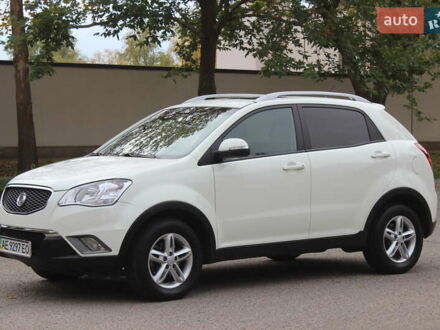 Cанг Йонг Korando 2011 у Дніпро (Дніпропетровську) на Automoto.ua Білий Cанг Йонг Korando, об'ємом двигуна 2 л та пробігом 62 тис. км за 11700 $, фото 1 на Automoto.ua