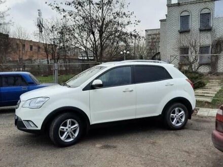 Білий Cанг Йонг Korando, об'ємом двигуна 2 л та пробігом 148 тис. км за 9500 $, фото 1 на Automoto.ua