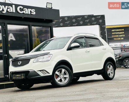 Белый Cанг Йонг Корандо, объемом двигателя 2 л и пробегом 97 тыс. км за 9500 $, фото 1 на Automoto.ua