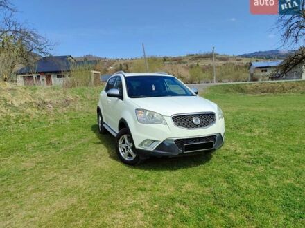 Белый Cанг Йонг Корандо, объемом двигателя 2 л и пробегом 195 тыс. км за 8000 $, фото 1 на Automoto.ua