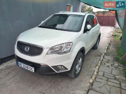 Білий Cанг Йонг Korando, об'ємом двигуна 2 л та пробігом 226 тис. км за 9000 $, фото 1 на Automoto.ua