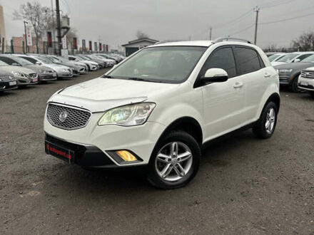 Белый Cанг Йонг Корандо, объемом двигателя 2 л и пробегом 111 тыс. км за 8800 $, фото 1 на Automoto.ua