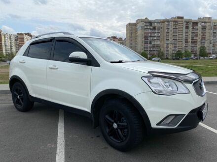 Білий Cанг Йонг Korando, об'ємом двигуна 2 л та пробігом 150 тис. км за 7250 $, фото 1 на Automoto.ua