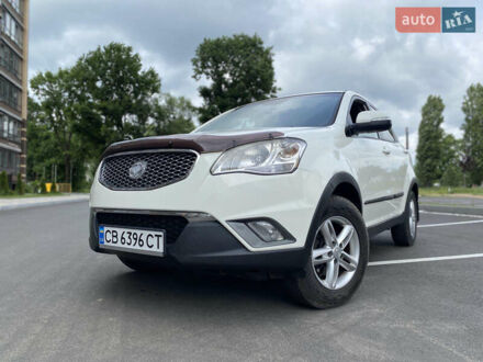 Cанг Йонг Korando 2012 у Чернігові на Automoto.ua Білий Cанг Йонг Korando, об'ємом двигуна 2 л та пробігом 230 тис. км за 8800 $, фото 1 на Automoto.ua
