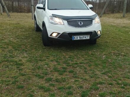 Білий Cанг Йонг Korando, об'ємом двигуна 2 л та пробігом 150 тис. км за 8000 $, фото 1 на Automoto.ua