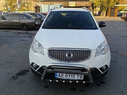 Белый Cанг Йонг Корандо, объемом двигателя 2 л и пробегом 216 тыс. км за 12000 $, фото 1 на Automoto.ua