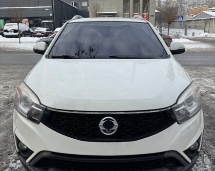 Белый Cанг Йонг Корандо, объемом двигателя 2 л и пробегом 95 тыс. км за 13000 $, фото 1 на Automoto.ua