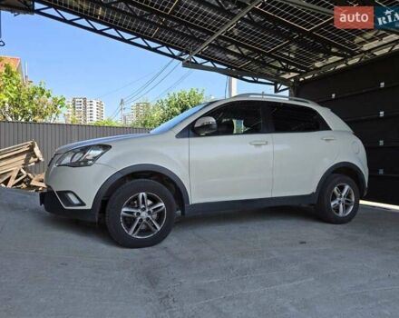 Бежевий Cанг Йонг Korando, об'ємом двигуна 2 л та пробігом 297 тис. км за 7100 $, фото 2 на Automoto.ua