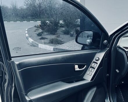 Черный Cанг Йонг Корандо, объемом двигателя 2 л и пробегом 55 тыс. км за 11650 $, фото 6 на Automoto.ua