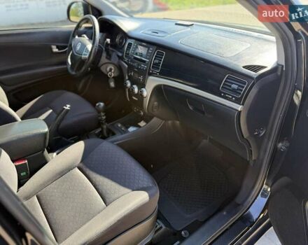 Чорний Cанг Йонг Korando, об'ємом двигуна 2 л та пробігом 130 тис. км за 5800 $, фото 5 на Automoto.ua
