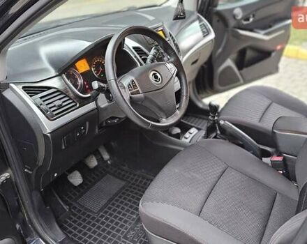 Черный Cанг Йонг Корандо, объемом двигателя 2 л и пробегом 173 тыс. км за 9000 $, фото 12 на Automoto.ua