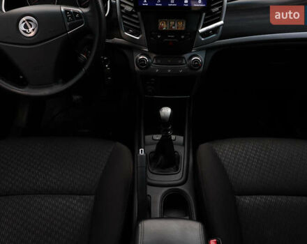 Чорний Cанг Йонг Korando, об'ємом двигуна 2 л та пробігом 263 тис. км за 8600 $, фото 31 на Automoto.ua