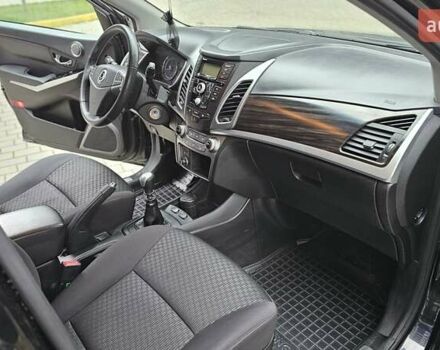 Черный Cанг Йонг Корандо, объемом двигателя 2 л и пробегом 173 тыс. км за 9000 $, фото 8 на Automoto.ua