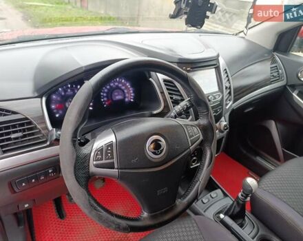Красный Cанг Йонг Корандо, объемом двигателя 2 л и пробегом 156 тыс. км за 9000 $, фото 9 на Automoto.ua