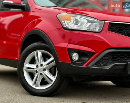 Красный Cанг Йонг Корандо, объемом двигателя 2 л и пробегом 215 тыс. км за 11800 $, фото 2 на Automoto.ua