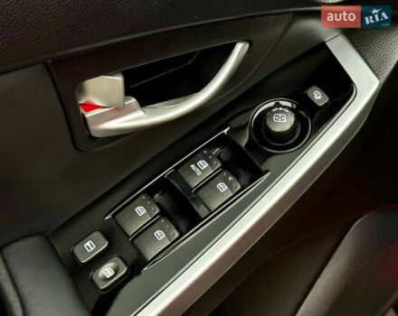 Красный Cанг Йонг Корандо, объемом двигателя 2 л и пробегом 215 тыс. км за 11800 $, фото 18 на Automoto.ua