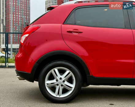 Красный Cанг Йонг Корандо, объемом двигателя 2 л и пробегом 215 тыс. км за 11800 $, фото 11 на Automoto.ua