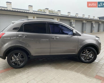 Cанг Йонг Korando 2011 у Житомирі на Automoto.ua Сірий Cанг Йонг Korando, об'ємом двигуна 2 л та пробігом 219 тис. км за 7700 $, фото 5 на Automoto.ua