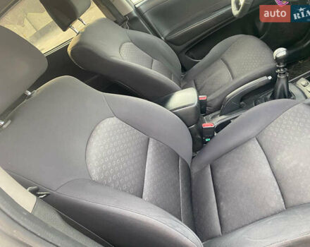 Сірий Cанг Йонг Korando, об'ємом двигуна 2 л та пробігом 70 тис. км за 8000 $, фото 5 на Automoto.ua