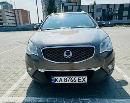 Серый Cанг Йонг Корандо, объемом двигателя 2 л и пробегом 208 тыс. км за 7500 $, фото 2 на Automoto.ua