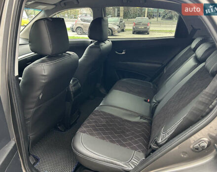 Сірий Cанг Йонг Korando, об'ємом двигуна 2 л та пробігом 171 тис. км за 9999 $, фото 21 на Automoto.ua