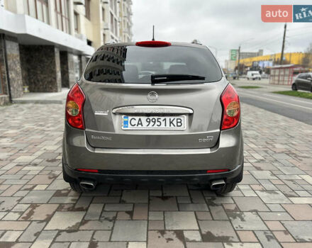 Сірий Cанг Йонг Korando, об'ємом двигуна 2 л та пробігом 171 тис. км за 9999 $, фото 5 на Automoto.ua