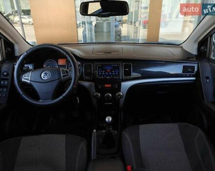 Сірий Cанг Йонг Korando, об'ємом двигуна 2 л та пробігом 182 тис. км за 8200 $, фото 28 на Automoto.ua