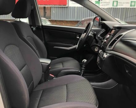 Серый Cанг Йонг Корандо, объемом двигателя 2 л и пробегом 83 тыс. км за 11450 $, фото 12 на Automoto.ua