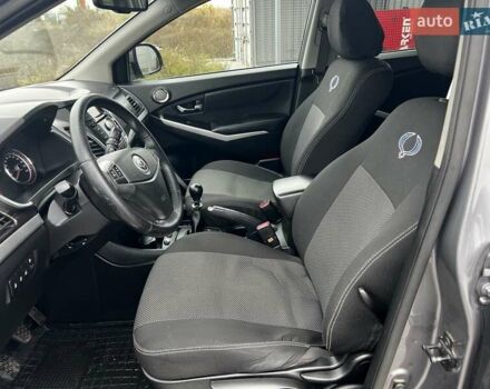 Серый Cанг Йонг Корандо, объемом двигателя 2 л и пробегом 181 тыс. км за 10200 $, фото 11 на Automoto.ua