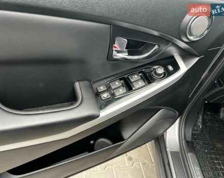 Серый Cанг Йонг Корандо, объемом двигателя 2 л и пробегом 181 тыс. км за 10200 $, фото 14 на Automoto.ua