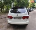 Белый Cанг Йонг Кирон, объемом двигателя 2 л и пробегом 151 тыс. км за 7800 $, фото 3 на Automoto.ua