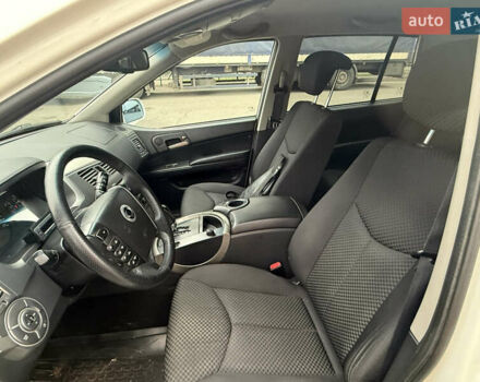 Белый Cанг Йонг Кирон, объемом двигателя 2 л и пробегом 190 тыс. км за 8800 $, фото 7 на Automoto.ua