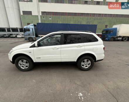 Белый Cанг Йонг Кирон, объемом двигателя 2 л и пробегом 190 тыс. км за 8800 $, фото 3 на Automoto.ua